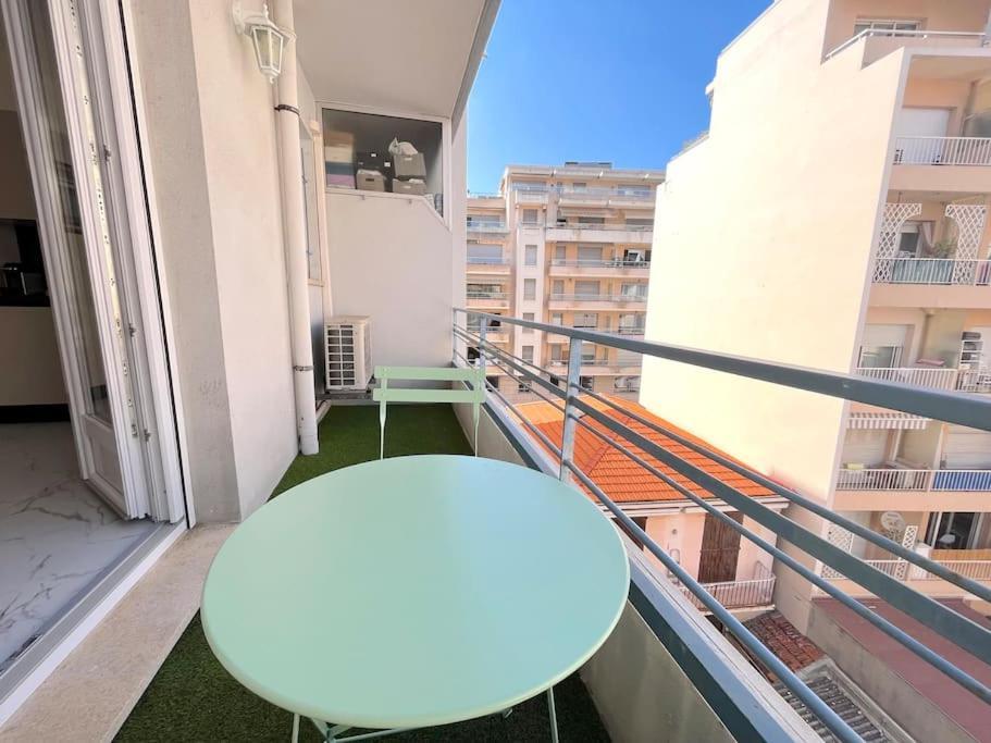 Joli Studio - Studio Neuf Terrasse Clim Wi-Fi 2 Min. Des Plages Antibes Exteriér fotografie